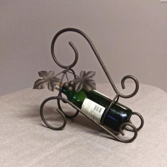 Rustic Metal Wine Bottle Holder - Picture 1 of 3